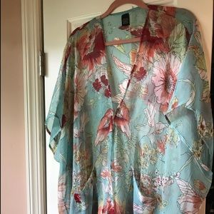 Kimono cardigan with hook closure
